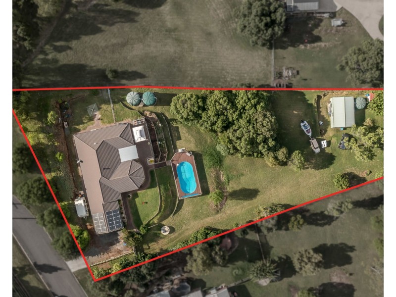 8 Nichols Drive, Glencoe QLD 4352