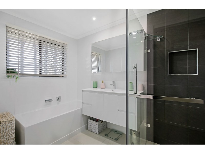 8 Jasmine Court, Centenary Heights QLD 4350