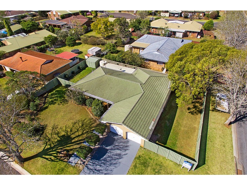 8 Jasmine Court, Centenary Heights QLD 4350