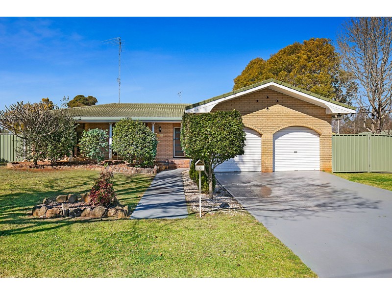 8 Jasmine Court, Centenary Heights QLD 4350
