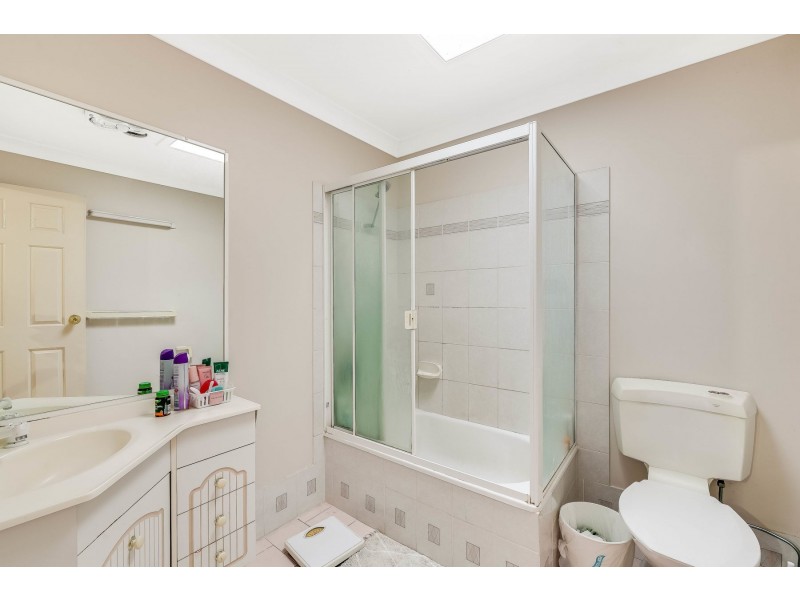 4/9 Danica Court, Kearneys Spring QLD 4350