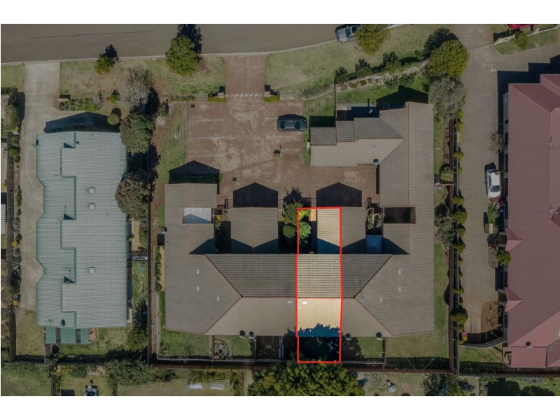 4/9 Danica Court, Kearneys Spring QLD 4350