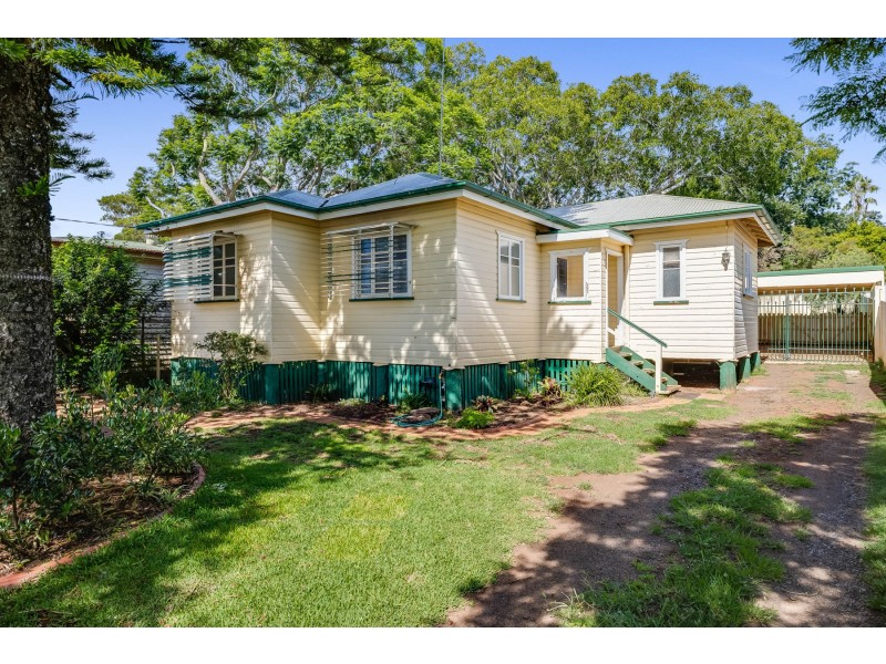 2 Parkinson Street, South Toowoomba QLD 4350