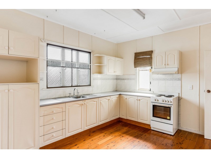 2 Parkinson Street, South Toowoomba QLD 4350