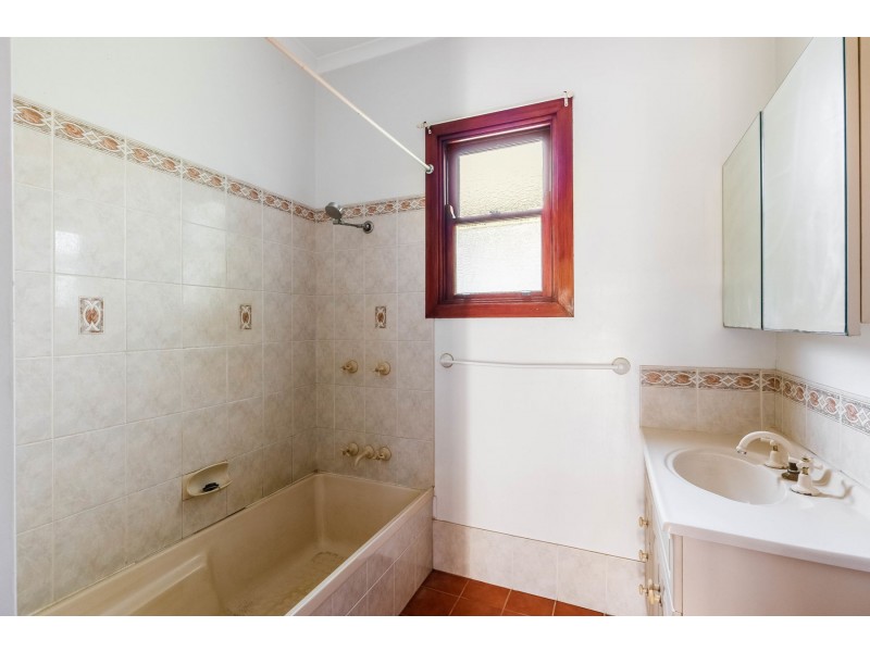 2 Parkinson Street, South Toowoomba QLD 4350