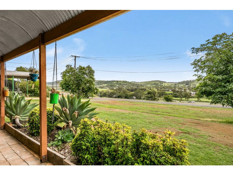 9 Junction Street, Gowrie Junction QLD 4352