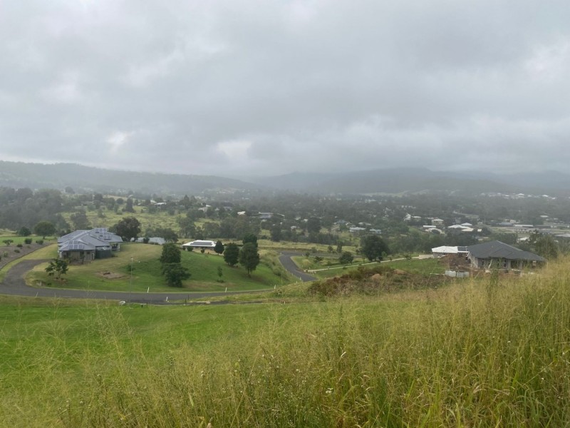 9 Skyline Drive, Withcott QLD 4352