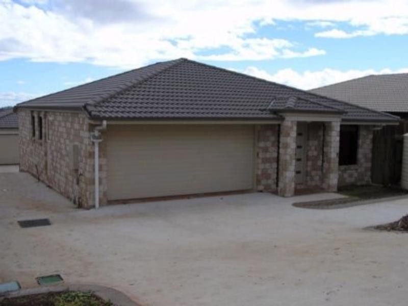 1/7 O’Brien  St, Harlaxton QLD 4350