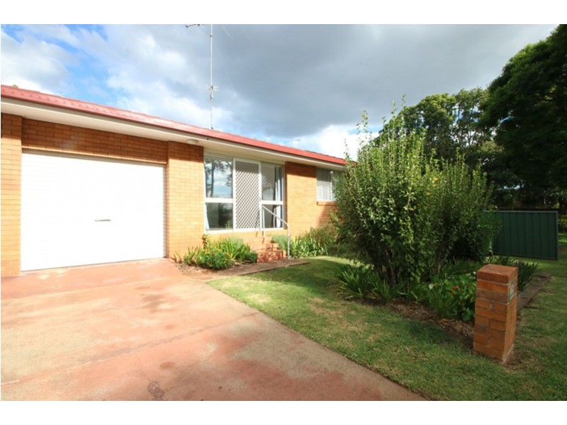 2/114 Curzon St, Rangeville QLD 4350