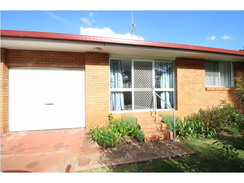 2/114 Curzon St, Rangeville QLD 4350