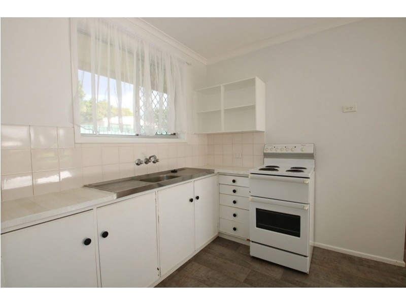 2/114 Curzon St, Rangeville QLD 4350