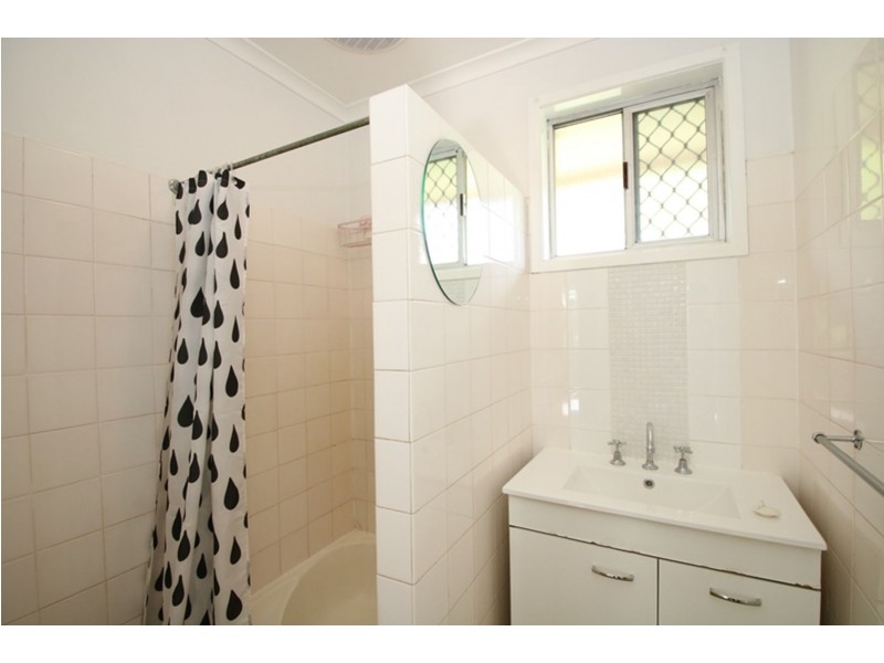 2/114 Curzon St, Rangeville QLD 4350