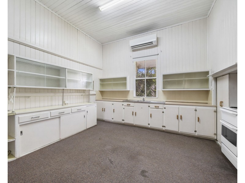198 Ruthven Street, North Toowoomba QLD 4350