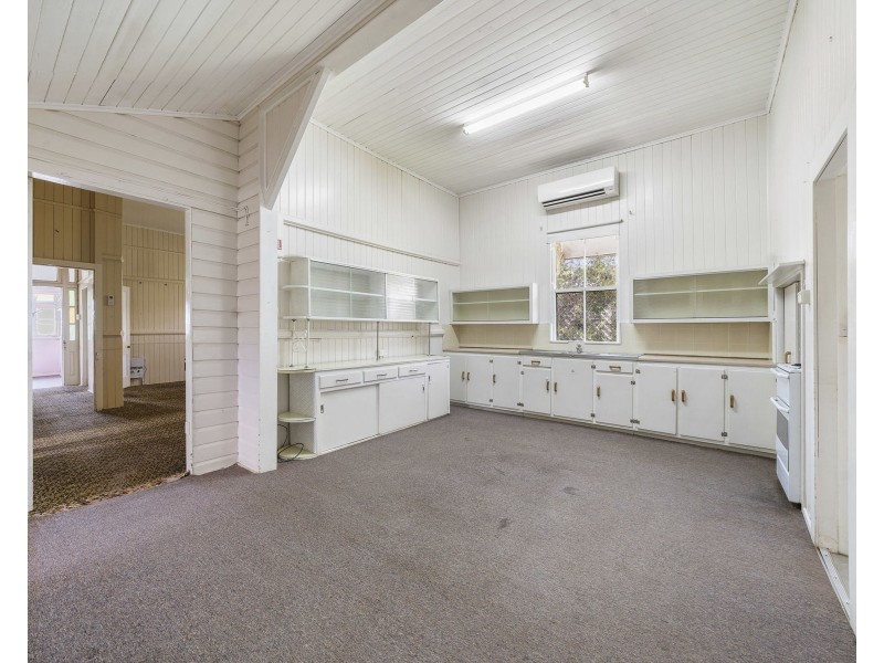 198 Ruthven Street, North Toowoomba QLD 4350