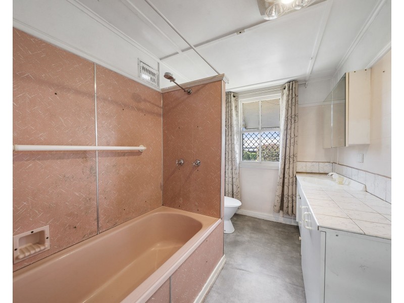 198 Ruthven Street, North Toowoomba QLD 4350