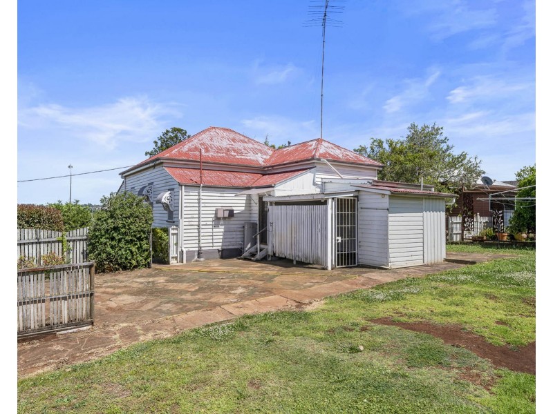 198 Ruthven Street, North Toowoomba QLD 4350