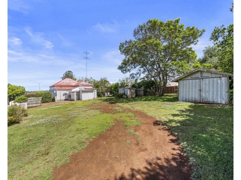 198 Ruthven Street, North Toowoomba QLD 4350
