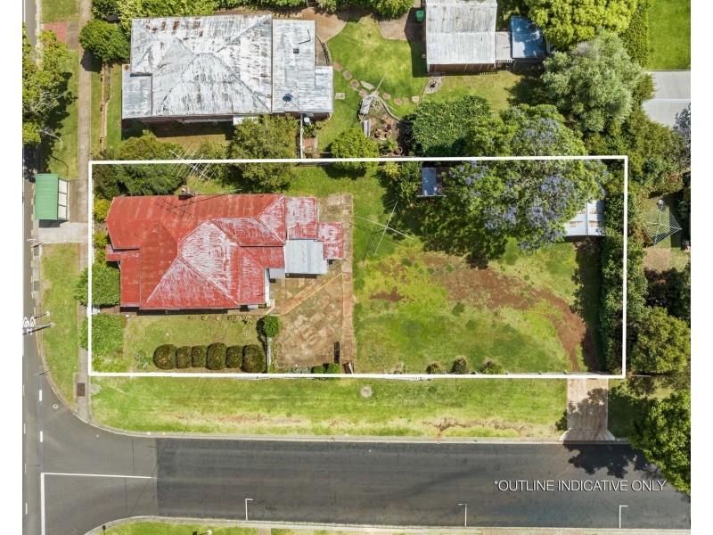 198 Ruthven Street, North Toowoomba QLD 4350
