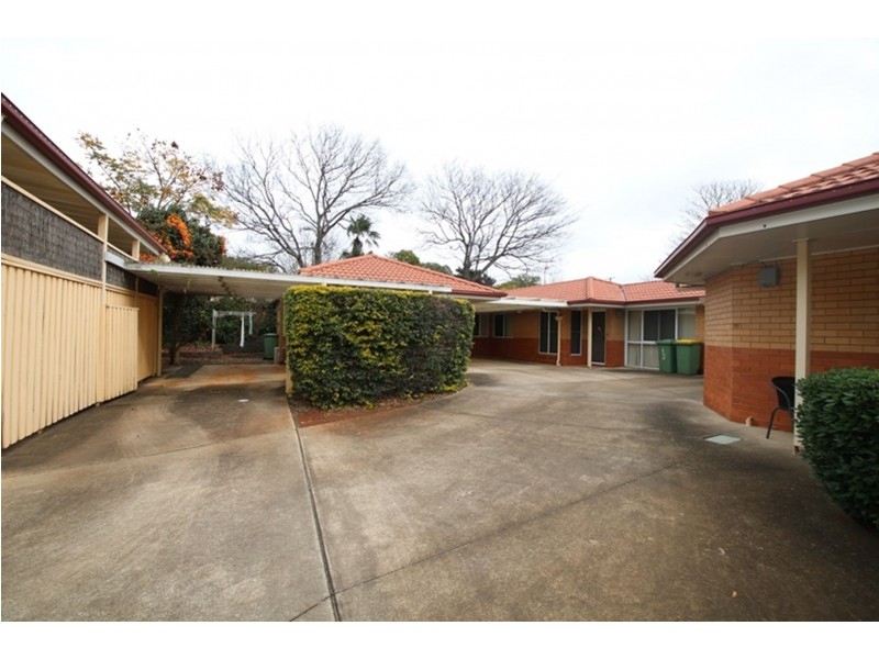 2/27 Norman Street, South Toowoomba QLD 4350