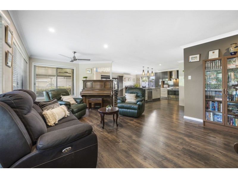 2 Dahlia Court, Middle Ridge QLD 4350