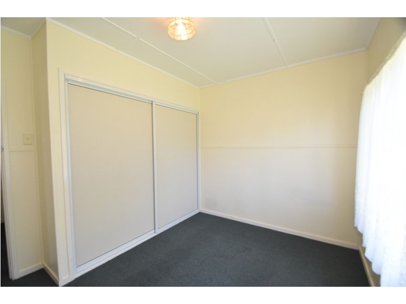 22 Esther Street, Mount Lofty QLD 4350