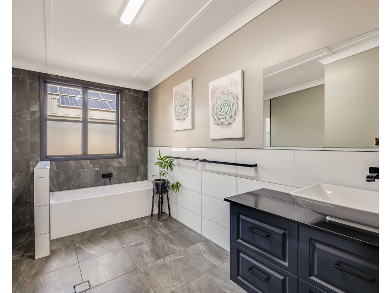 2 Allan Street, North Toowoomba QLD 4350