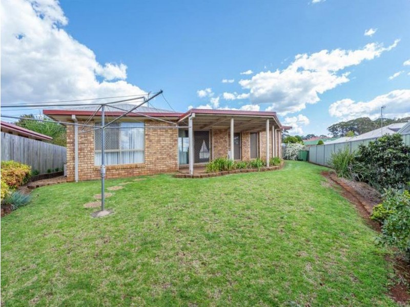 7 Daisy Court, Middle Ridge QLD 4350