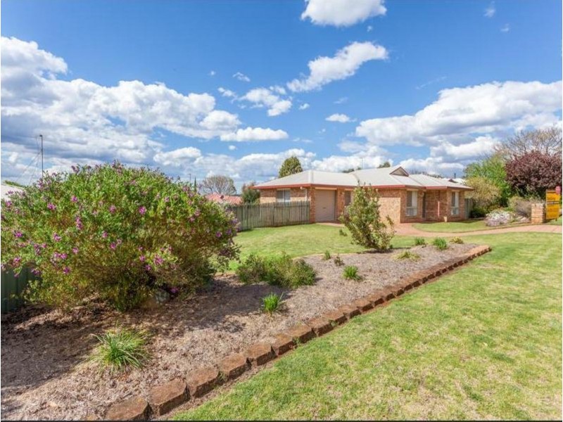 7 Daisy Court, Middle Ridge QLD 4350