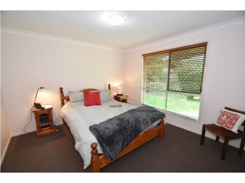 14b Barry Street, Mount Lofty QLD 4350
