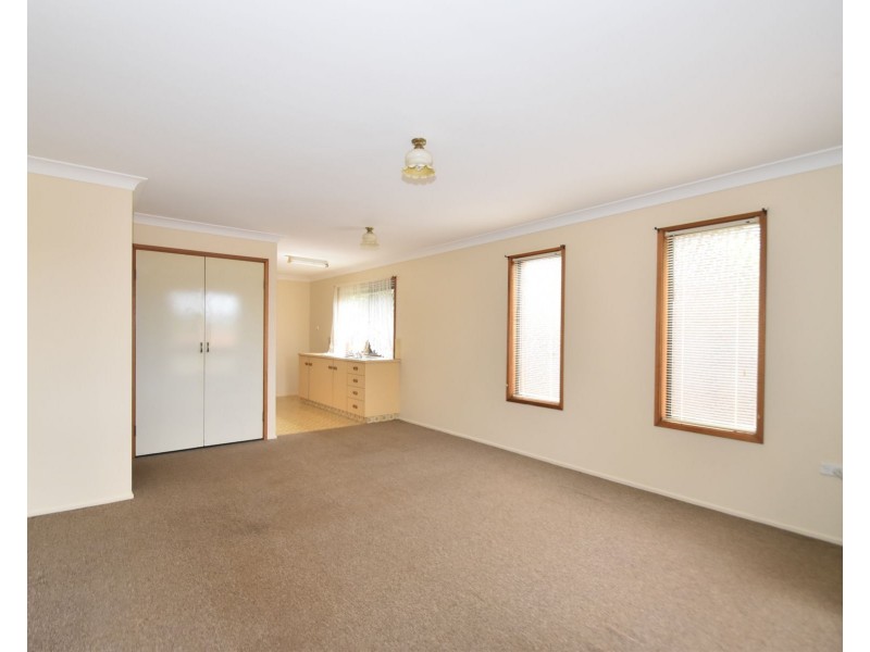 1/37 Agnes Street, Centenary Heights QLD 4350