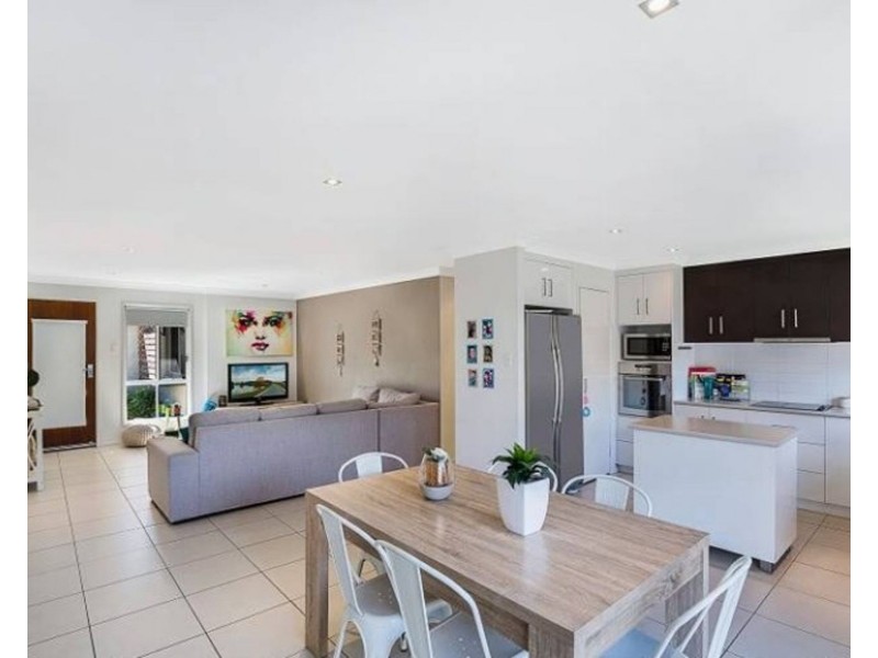 3/7 Whichello Street, Newtown QLD 4350