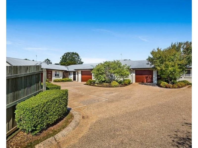 3/7 Whichello Street, Newtown QLD 4350