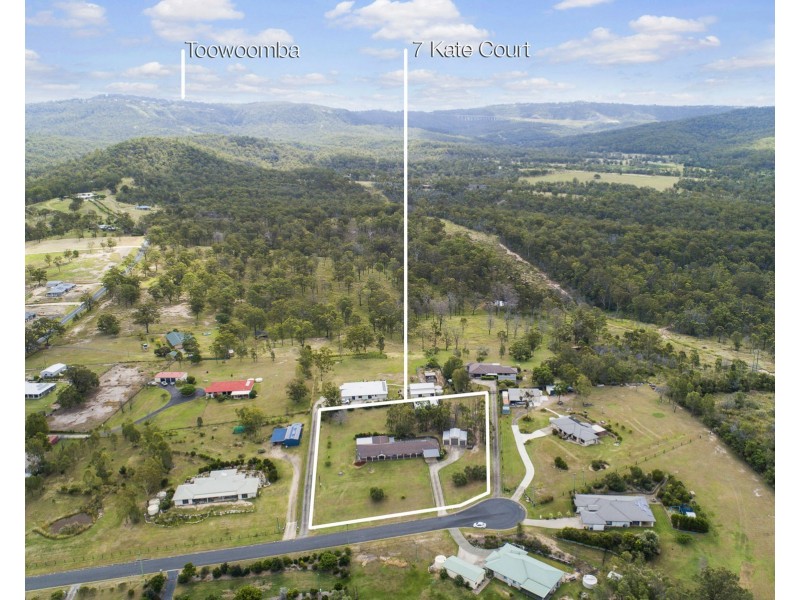 7 Kate Court, Withcott QLD 4352