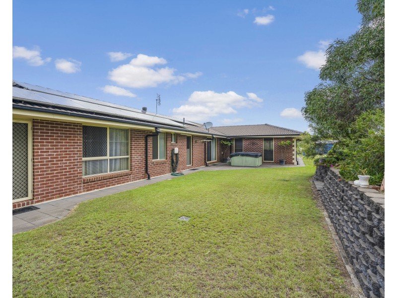 7 Kate Court, Withcott QLD 4352