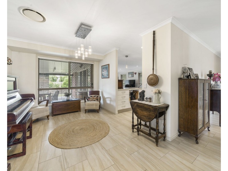 7 Kate Court, Withcott QLD 4352