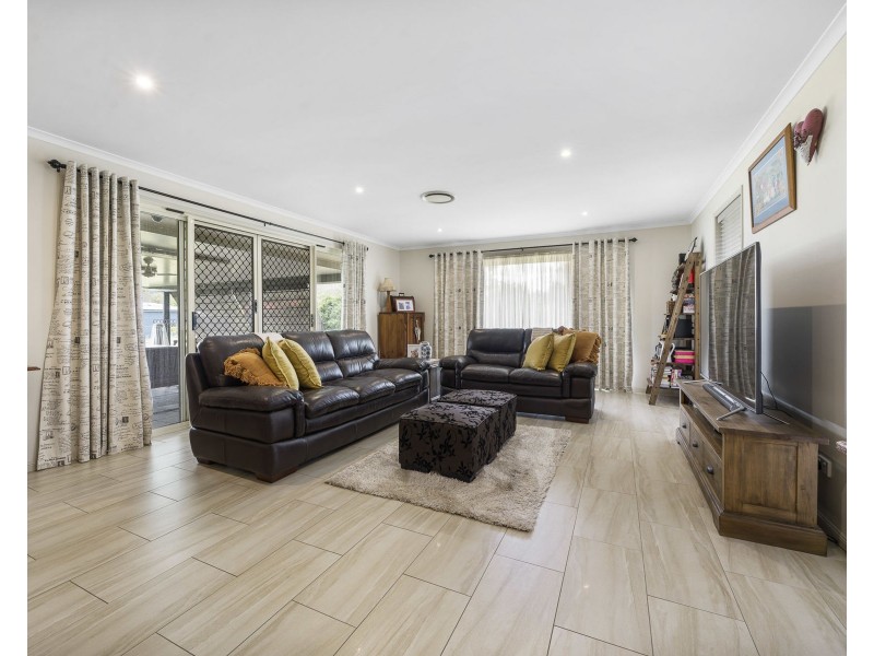 7 Kate Court, Withcott QLD 4352