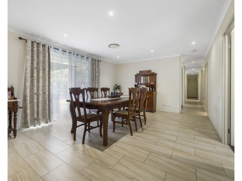 7 Kate Court, Withcott QLD 4352