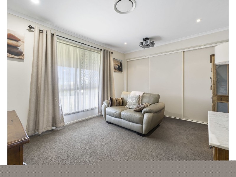 7 Kate Court, Withcott QLD 4352