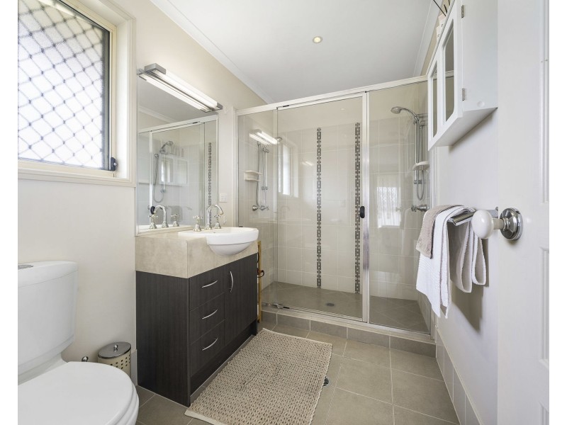 7 Kate Court, Withcott QLD 4352