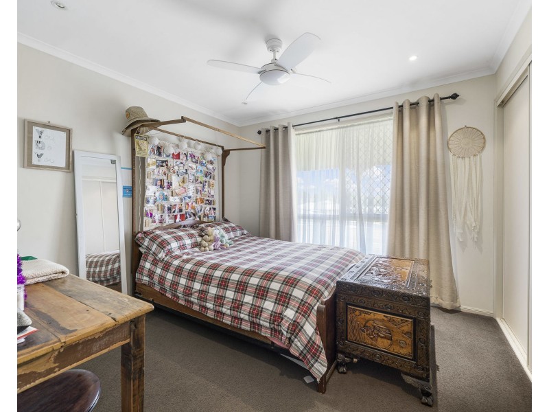 7 Kate Court, Withcott QLD 4352