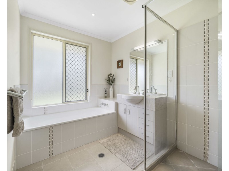 7 Kate Court, Withcott QLD 4352