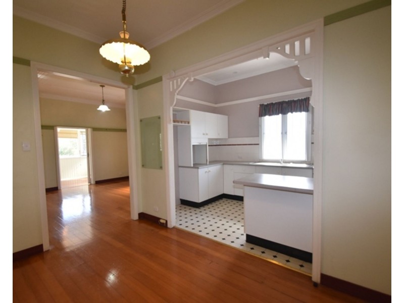 10 Clark Street, South Toowoomba QLD 4350