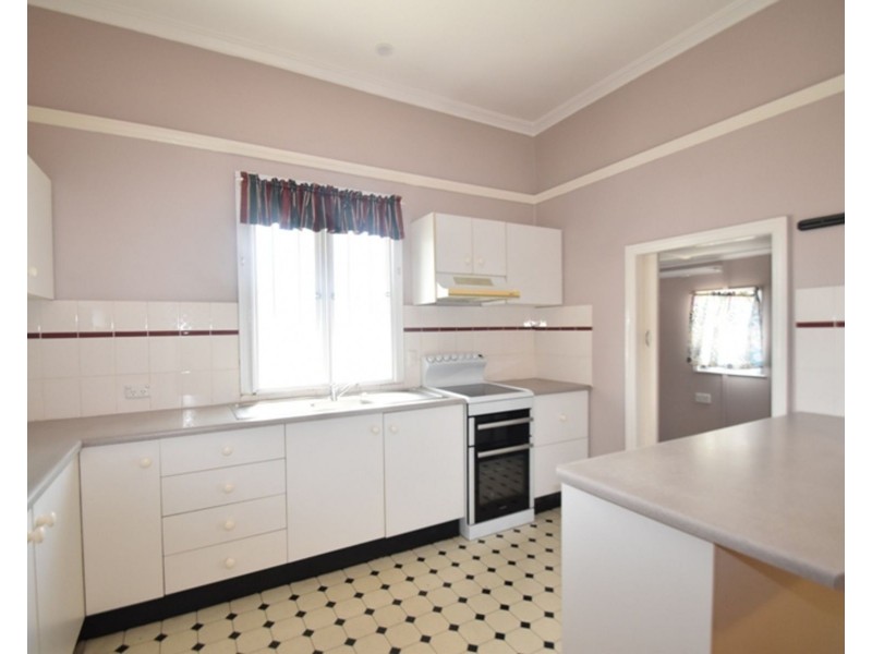 10 Clark Street, South Toowoomba QLD 4350