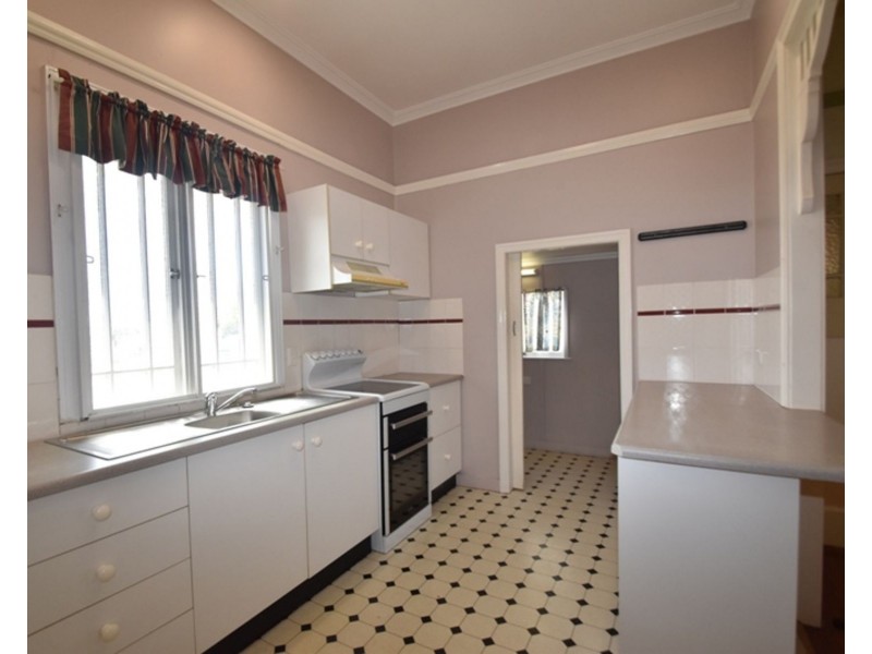 10 Clark Street, South Toowoomba QLD 4350