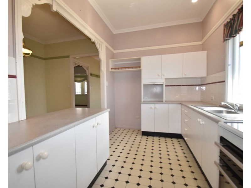 10 Clark Street, South Toowoomba QLD 4350
