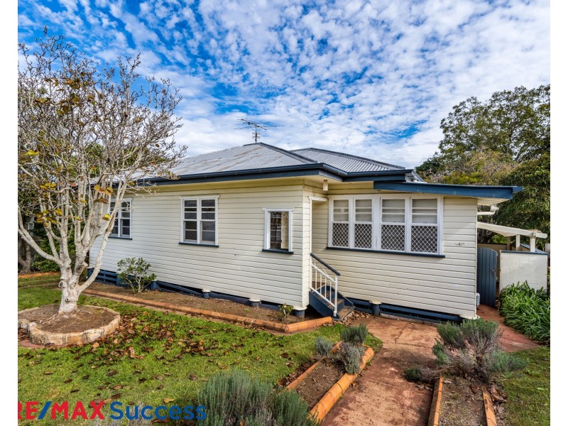 1 Sourris Street, Mount Lofty QLD 4350