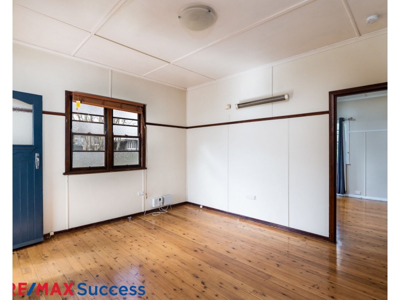 1 Sourris Street, Mount Lofty QLD 4350