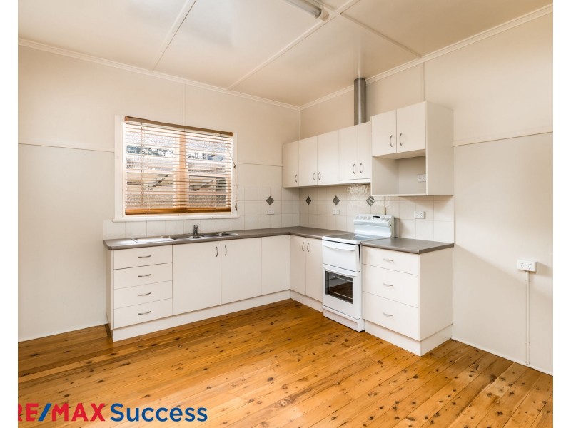 1 Sourris Street, Mount Lofty QLD 4350