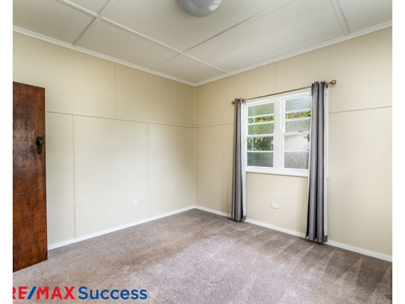 1 Sourris Street, Mount Lofty QLD 4350