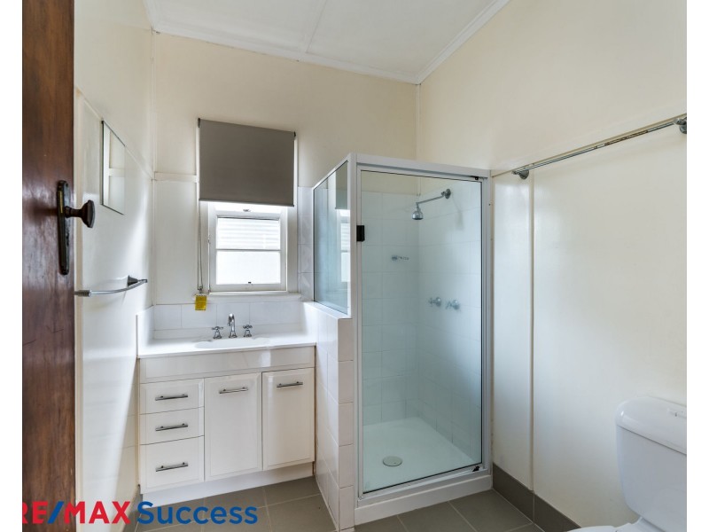 1 Sourris Street, Mount Lofty QLD 4350